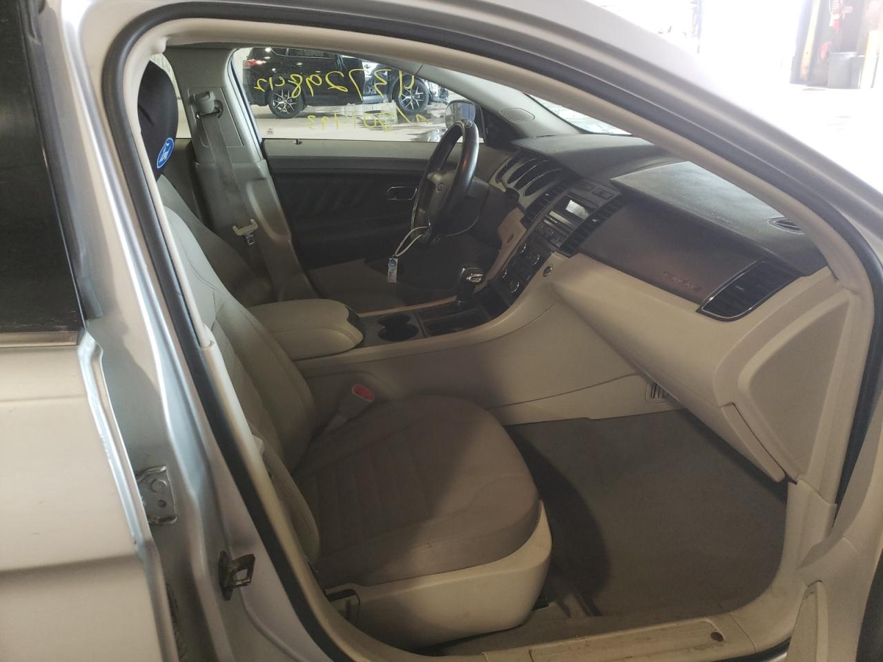 Zdjęcie 5 z aukcji – 2010 FORD TAURUS SE z VIN 1FAHP2DW7AG128954