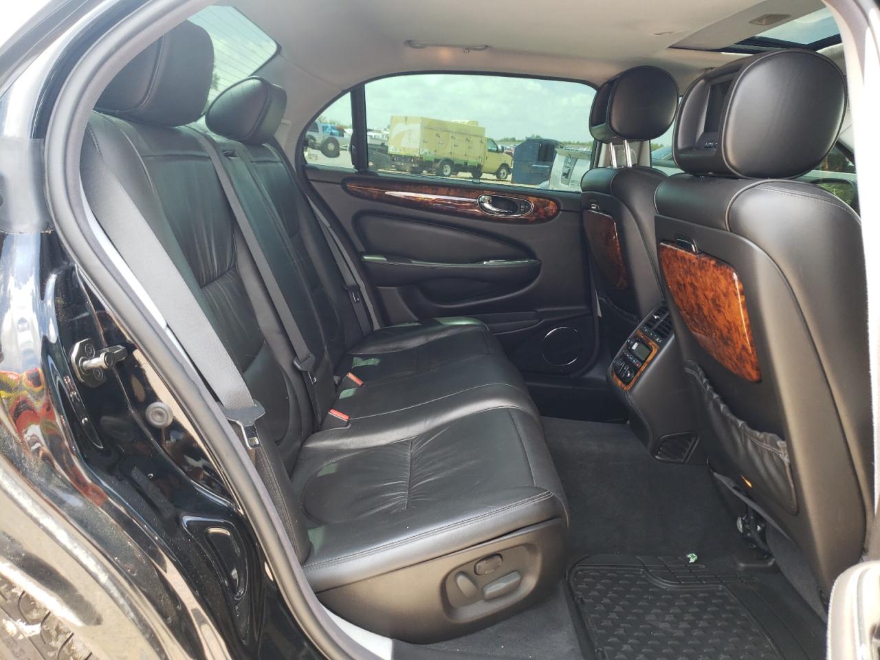 Photo 6 from auction – 2005 JAGUAR SUPER V8 with VIN SAJWA82B55TG45984