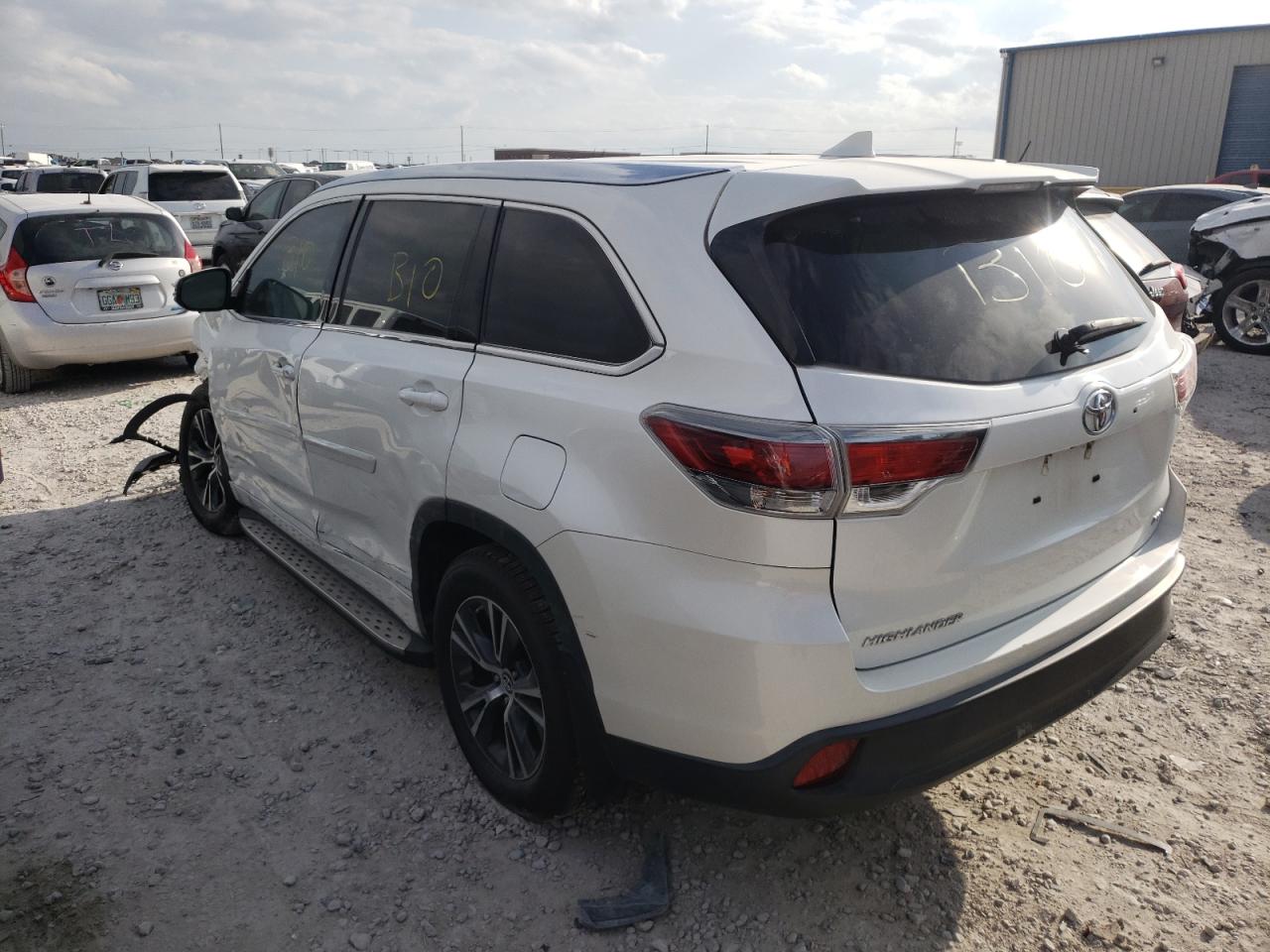 Photo 3 from auction – 2016 TOYOTA HIGHLANDER with VIN 5TDKKRFH5GS168888