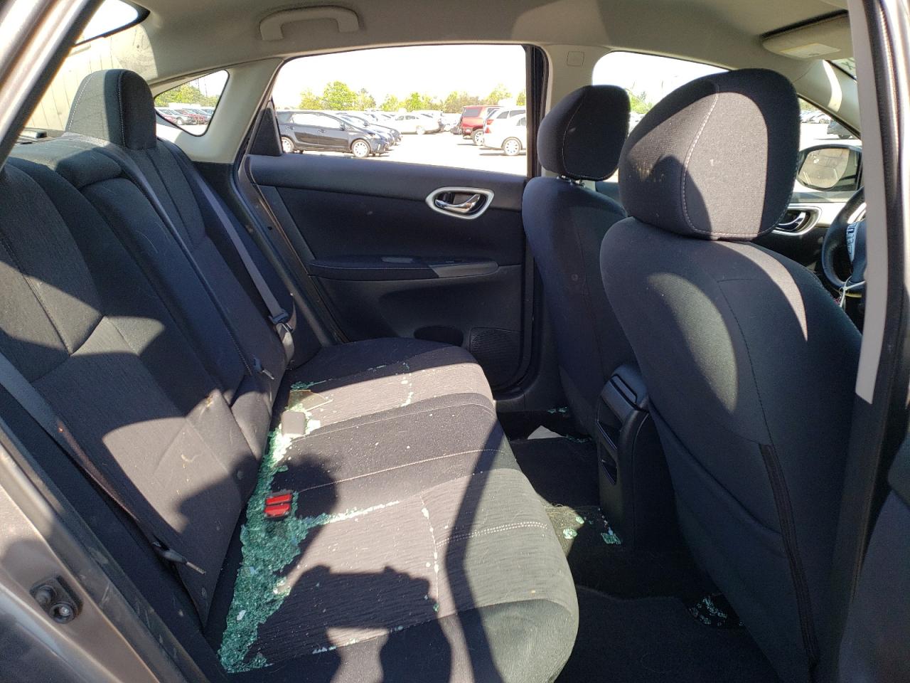 Photo 6 from auction – 2015 NISSAN SENTRA S with VIN 3N1AB7AP6FL667723