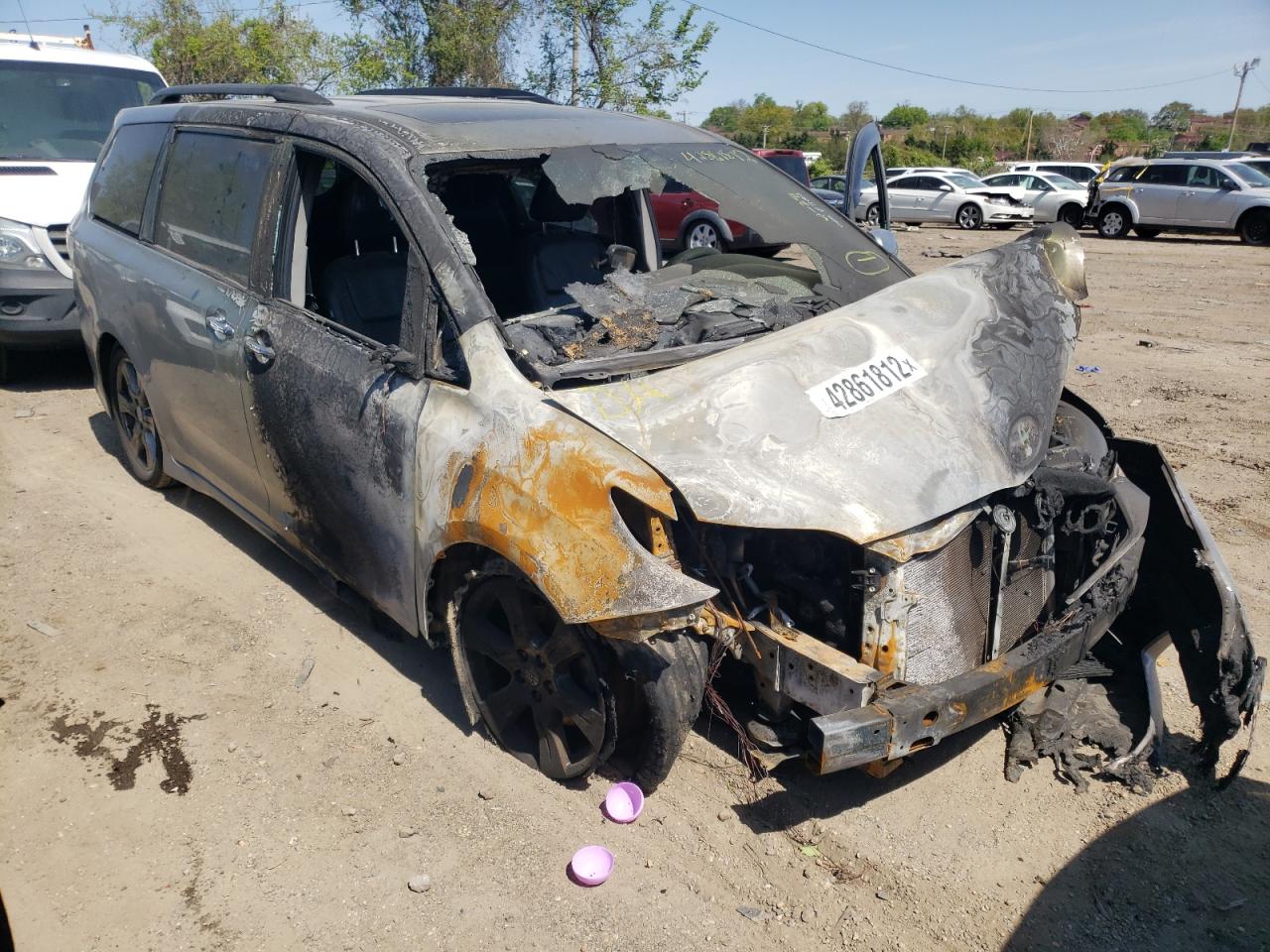TOYOTA SIENNA SE 2017 with VIN 5TDXZ3DC8HS845455 - Photo from auction