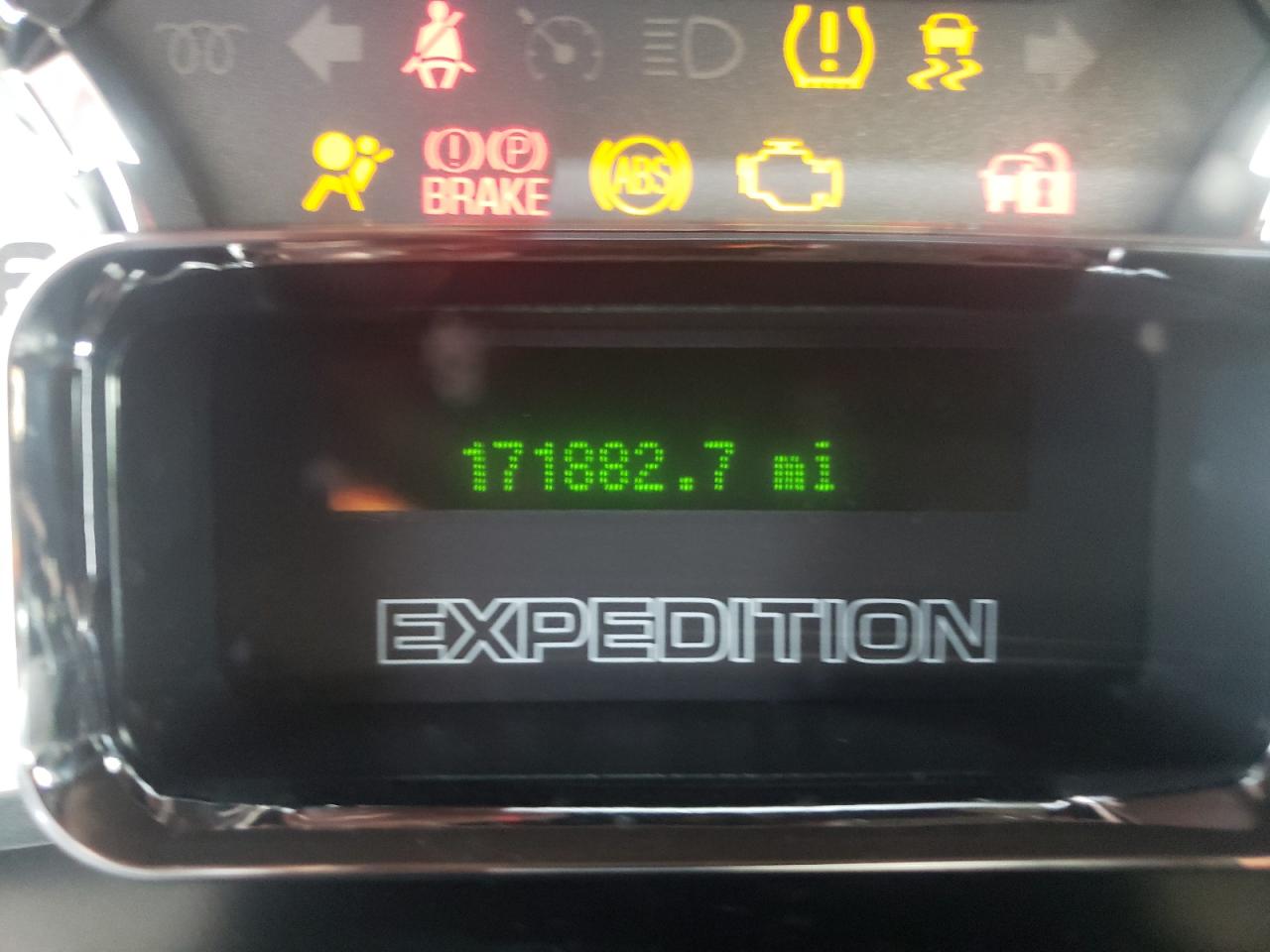 صورة رقم 8 من المزاد - 2011 FORD EXPEDITION مع VIN 1FMJU1K51BEF44208