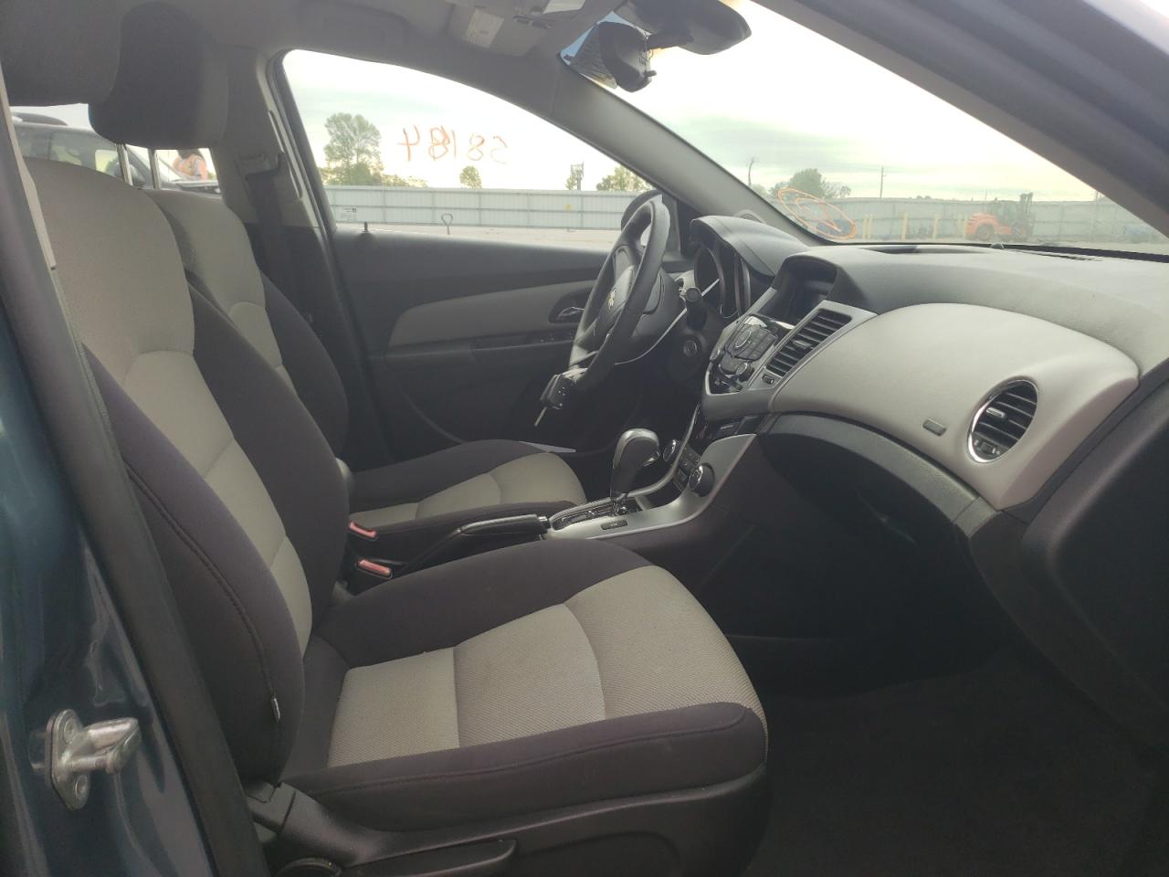 Photo 5 from auction – 2012 CHEVROLET CRUZE LS with VIN 1G1PC5SH3C7296576