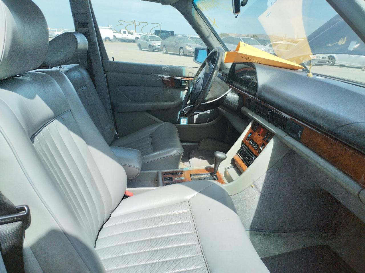 Photo 5 from auction – 1985 MERCEDES-BENZ 500 SEL with VIN WDBCA37D5FA177407