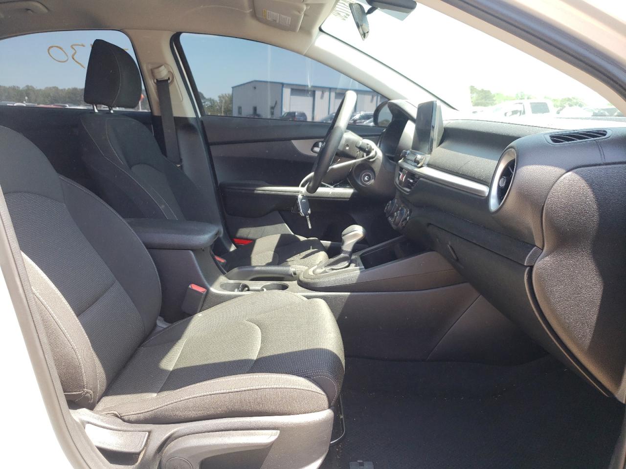 Photo 5 from auction – 2019 KIA FORTE FE with VIN 3KPF24AD6KE007073