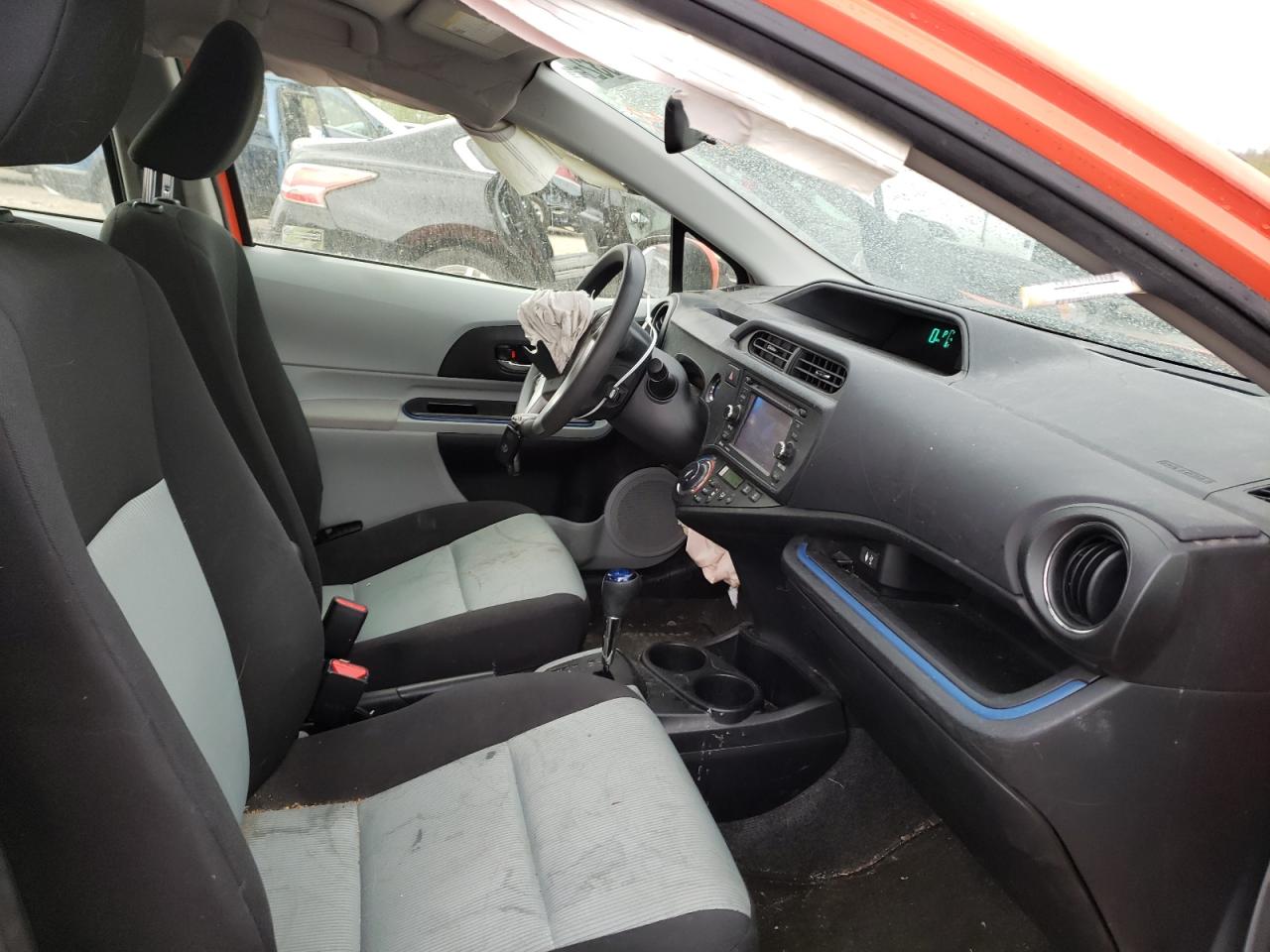 Photo 5 from auction – 2013 TOYOTA PRIUS C with VIN JTDKDTB31D1033630