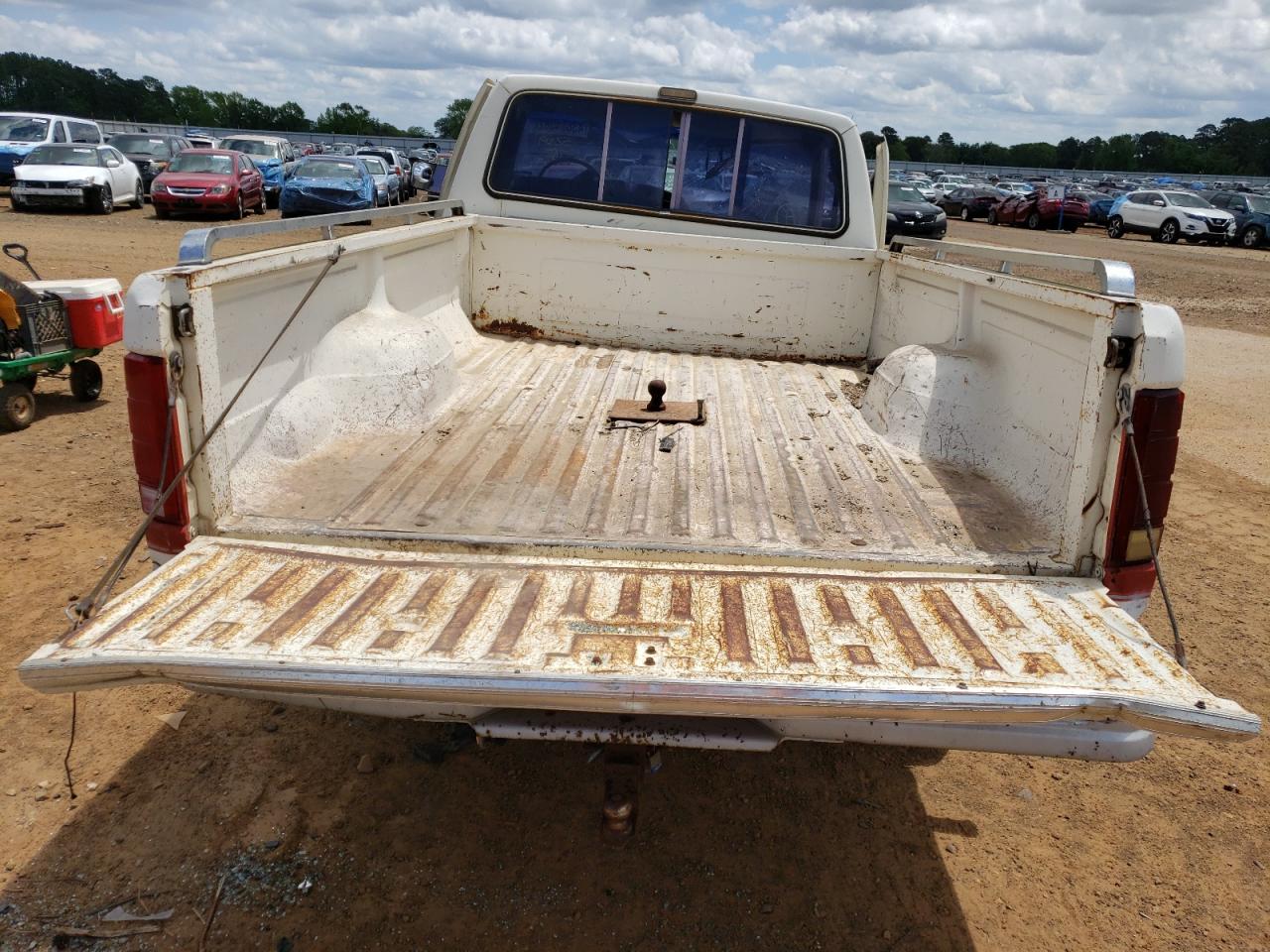 Photo 6 from auction – 1985 FORD F250 with VIN 1FTHF2517FPA05209