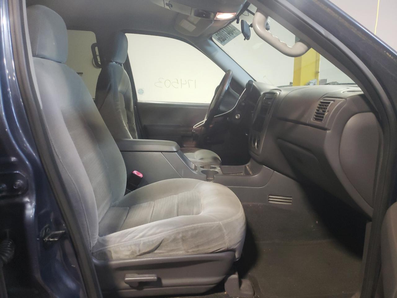 صورة رقم 5 من المزاد - 2005 FORD EXPLORER X مع VIN 1FMZU73K25UB19231