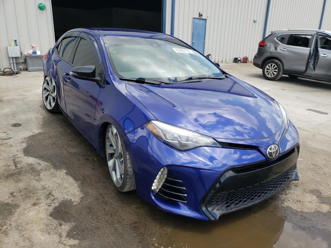 TOYOTA COROLLA L 2018 with VIN 5YFBURHE8JP752487 - Photo from auction