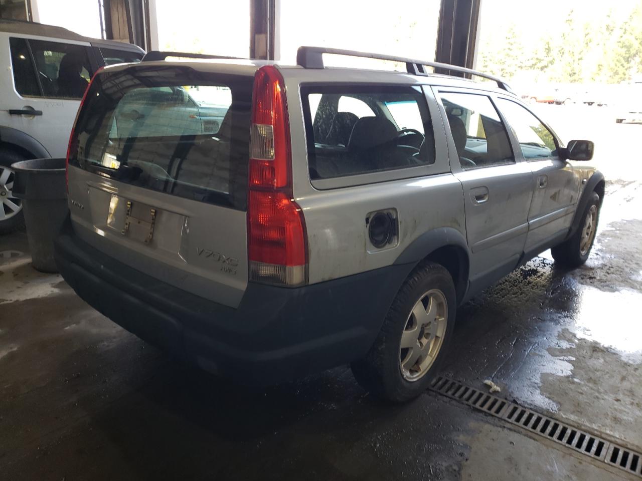 Photo 4 from auction – 2002 VOLVO V70 XC with VIN YV1SZ58D821071411