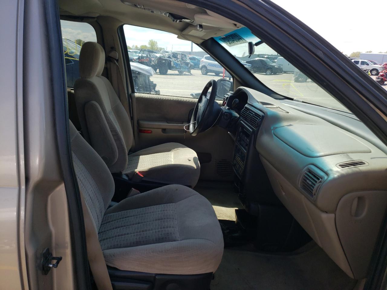 Photo 5 from auction – 2002 CHEVROLET VENTURE with VIN 1GNDX03E92D237576