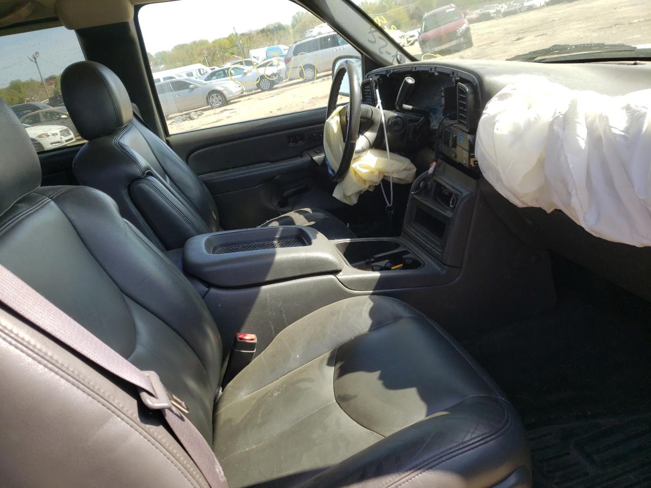 Photo 5 from auction – 2004 CHEVROLET SILVERADO with VIN 2GCEK19T041293427