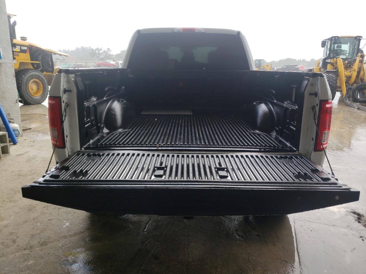 Photo 9 from auction – 2017 FORD F150 SUPER with VIN 1FTFW1EFXHFA36122