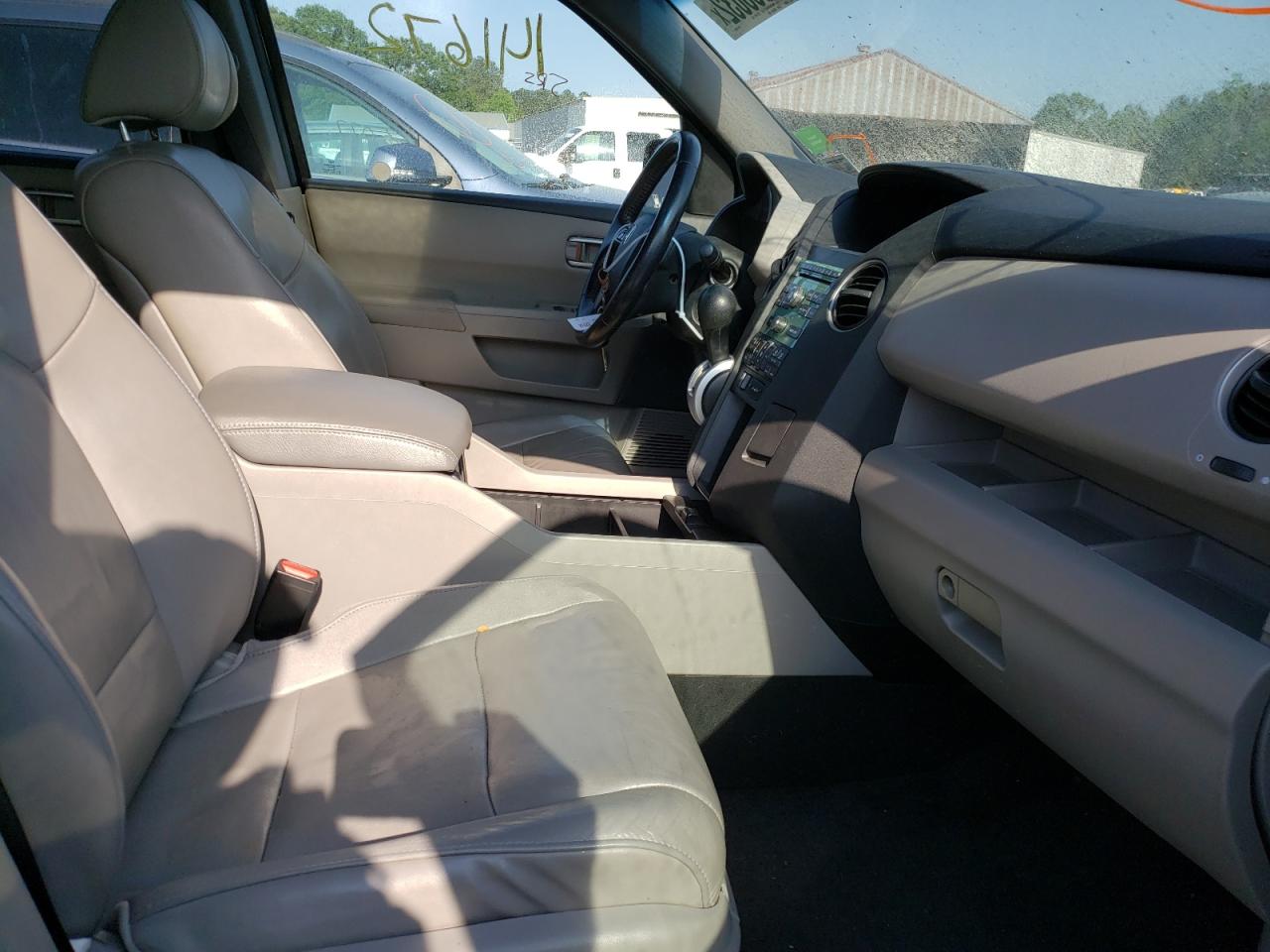 Photo 5 from auction – 2011 HONDA PILOT EXL with VIN 5FNYF3H55BB035611