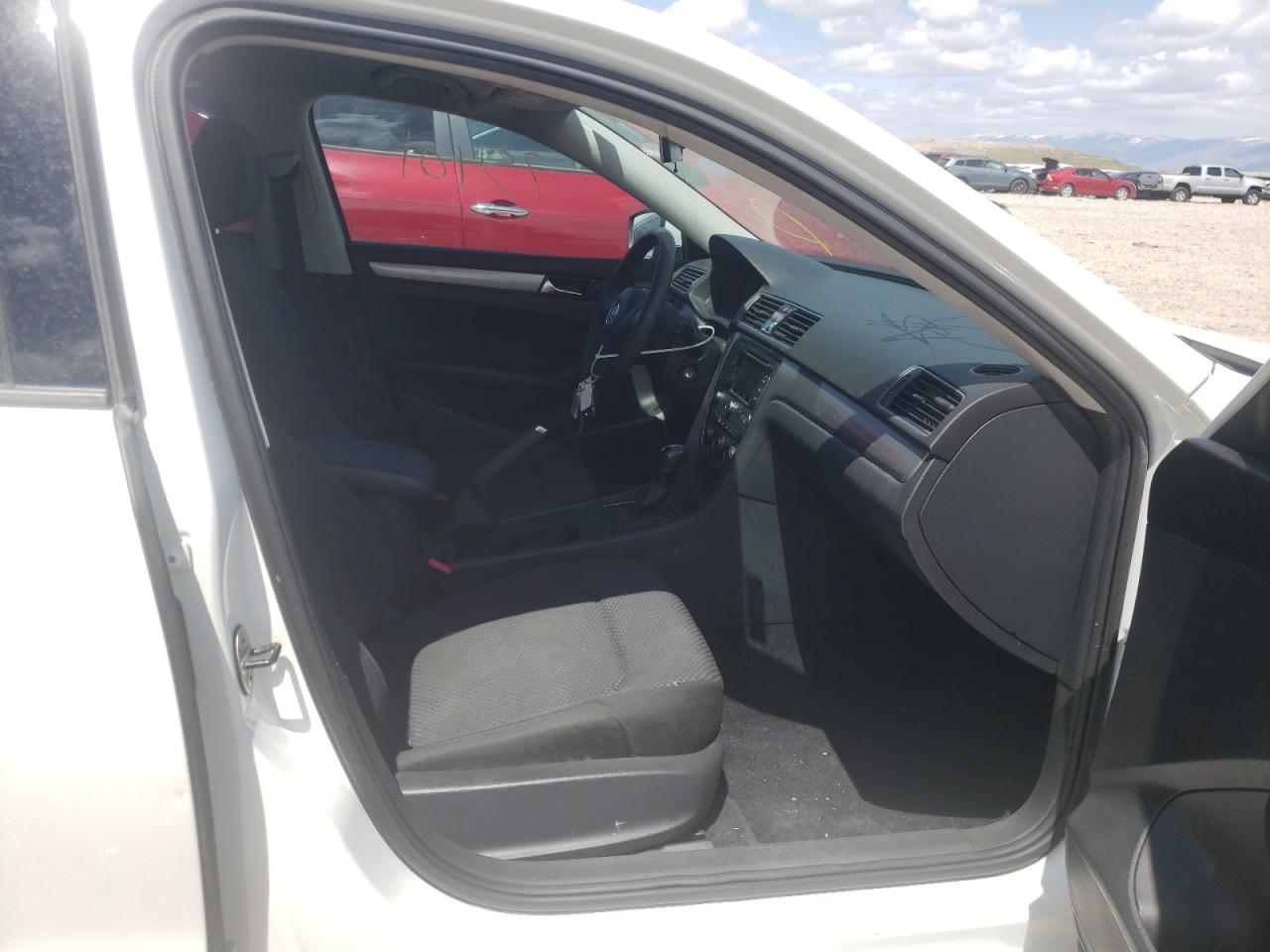 Photo 5 from auction – 2014 VOLKSWAGEN PASSAT S with VIN 1VWAP7A33EC027097