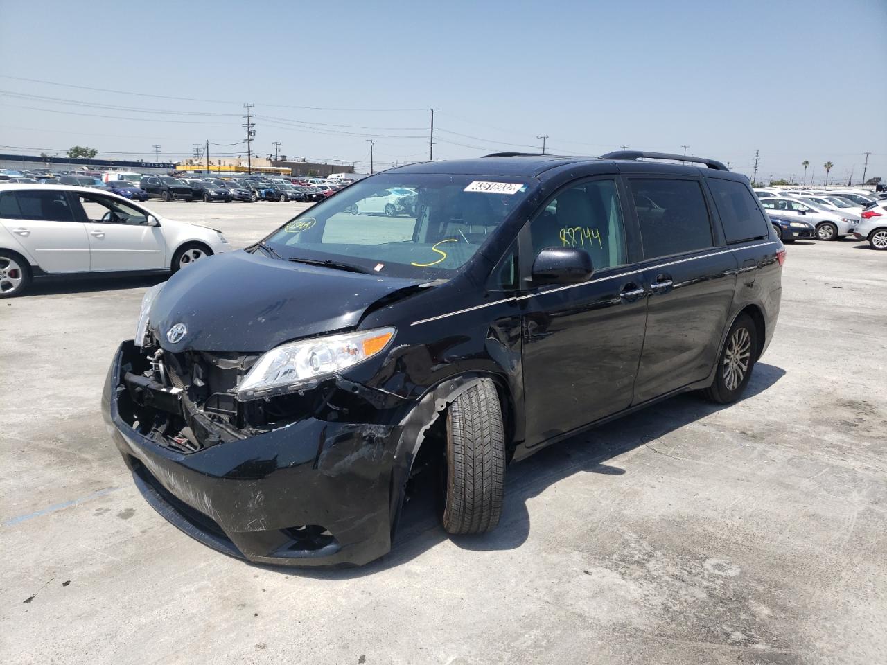 Photo 2 from auction – 2016 TOYOTA SIENNA XLE with VIN 5TDYK3DC5GS722476