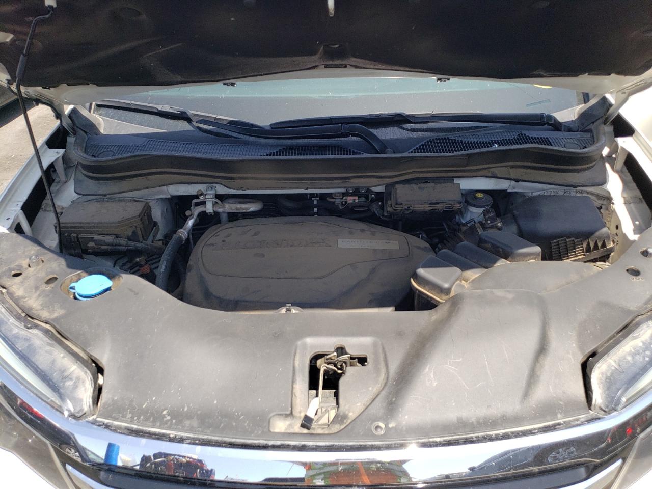 Photo 7 from auction – 2016 HONDA PILOT TOUR with VIN 5FNYF5H98GB028769