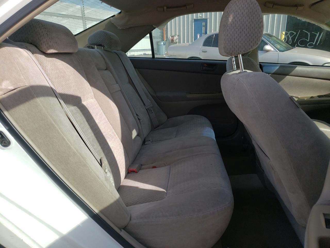 Photo 6 from auction – 2004 TOYOTA CAMRY LE with VIN 4T1BF30K74U080689