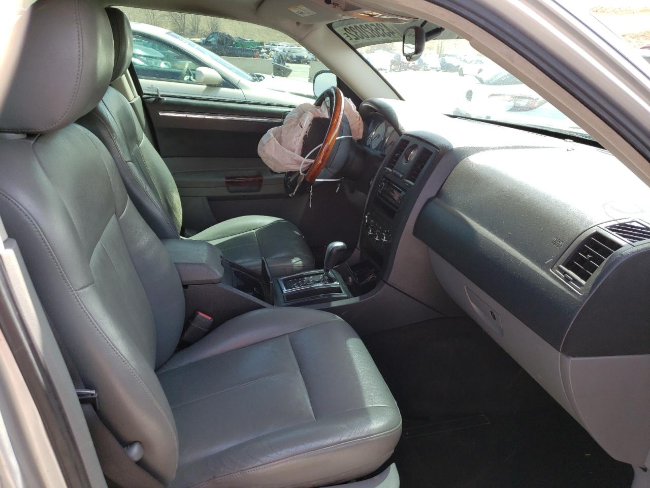 Photo 5 from auction – 2005 CHRYSLER 300 TOURIN with VIN 2C3JA53GX5H157372