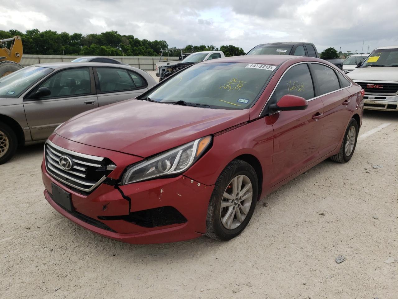 Photo 2 from auction – 2016 HYUNDAI SONATA SE with VIN 5NPE24AF4GH348309