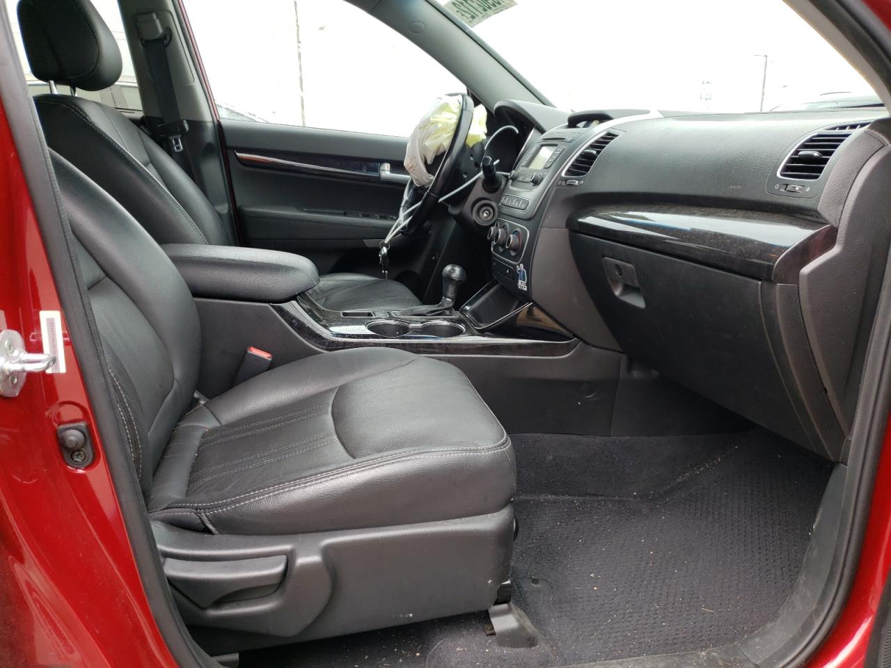 Photo 5 from auction – 2015 KIA SORENTO LX with VIN 5XYKT3A68FG662254
