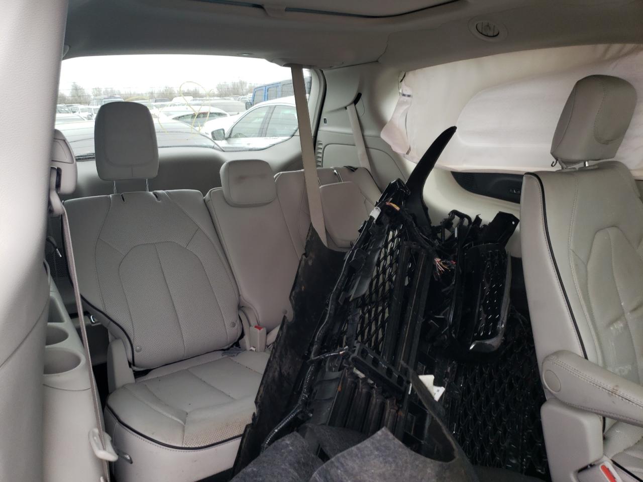 Photo 9 from auction – 2021 CHRYSLER PACIFICA L with VIN 2C4RC3GG9MR554359