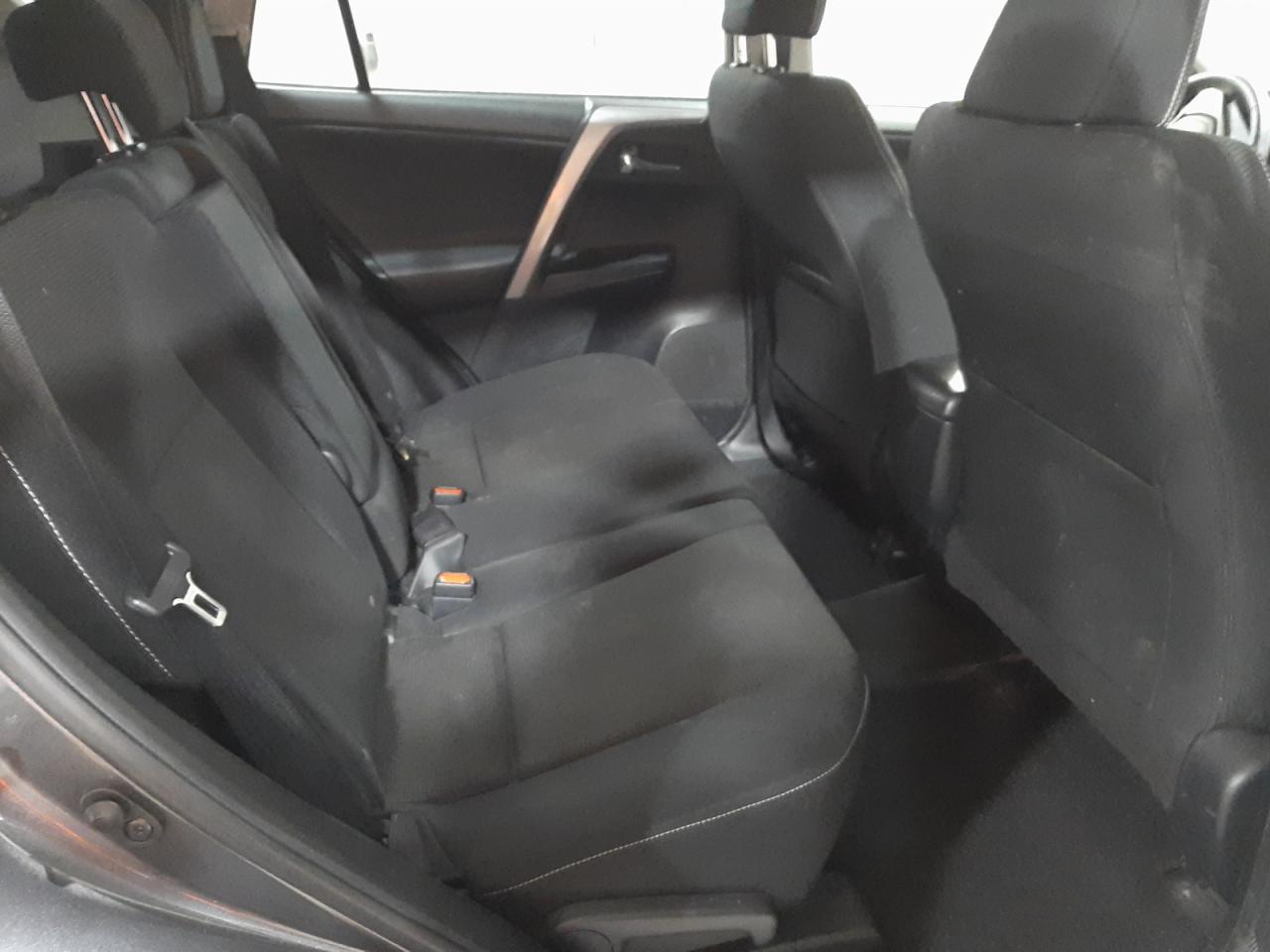 Photo 6 from auction – 2017 TOYOTA RAV4 XLE with VIN JTMRFREV4HJ123241