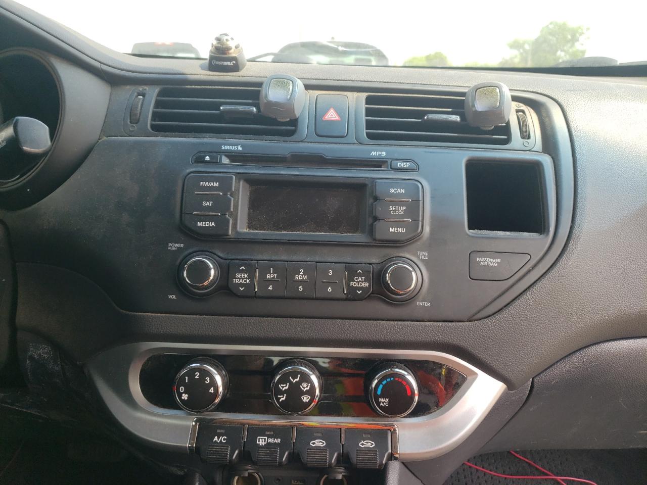 Photo 9 from auction – 2015 KIA RIO LX with VIN KNADM4A37F6429144