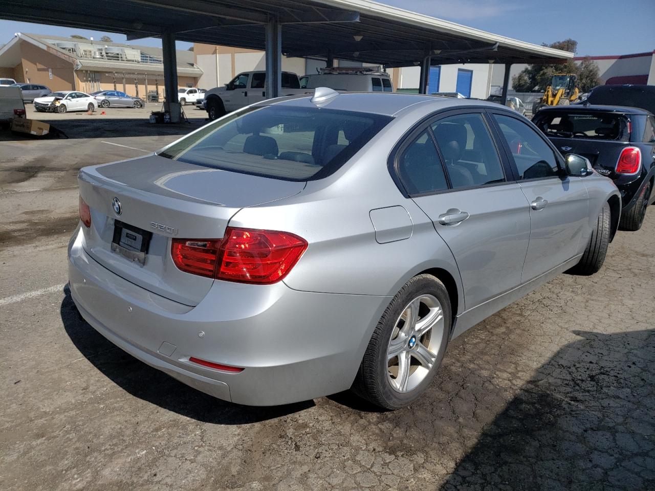 Photo 4 from auction – 2014 BMW 320 I with VIN WBA3B1C57EK134890