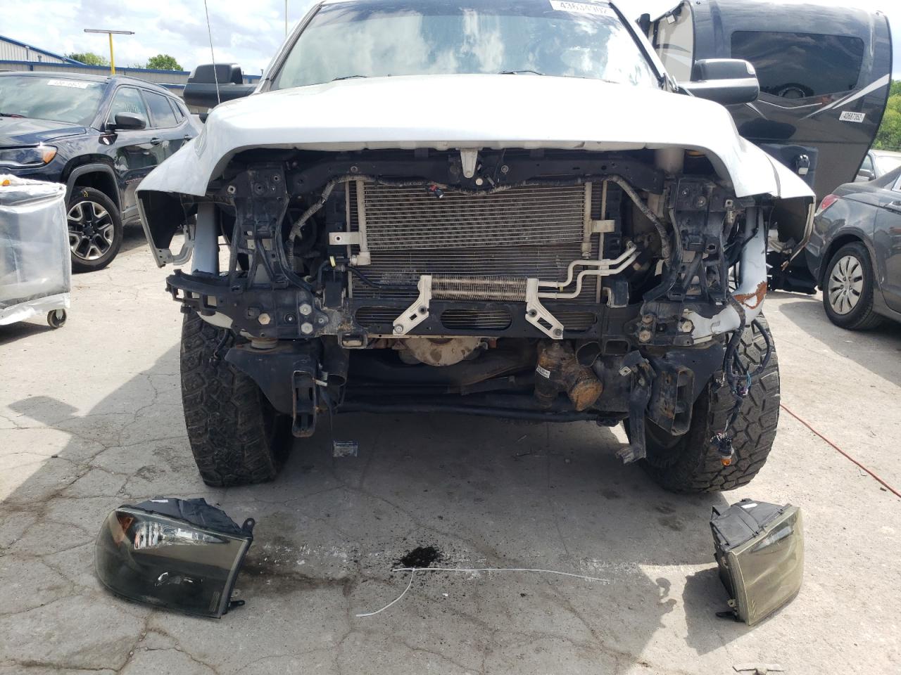 Фото 9 с аукциона – 2017 RAM 3500 SLT с VIN 3C63R3HLXHG641612