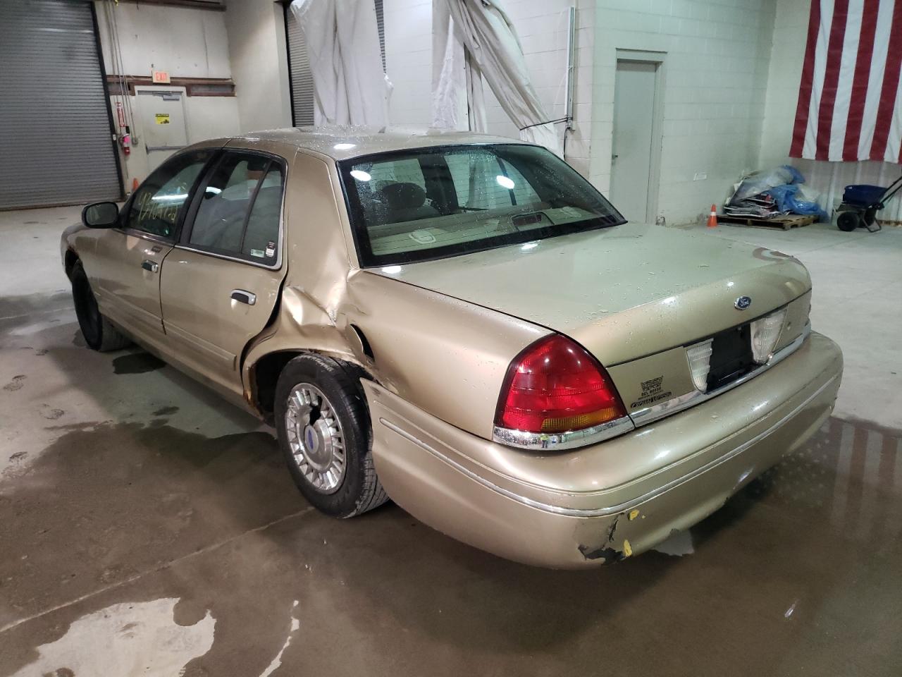 Photo 3 from auction – 2000 FORD CROWN VICT with VIN 2FAFP73W4YX177233