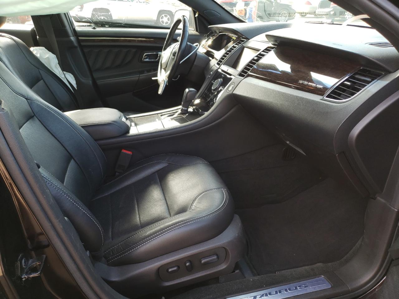 Photo 5 from auction – 2014 FORD TAURUS LIM with VIN 1FAHP2F84EG102400