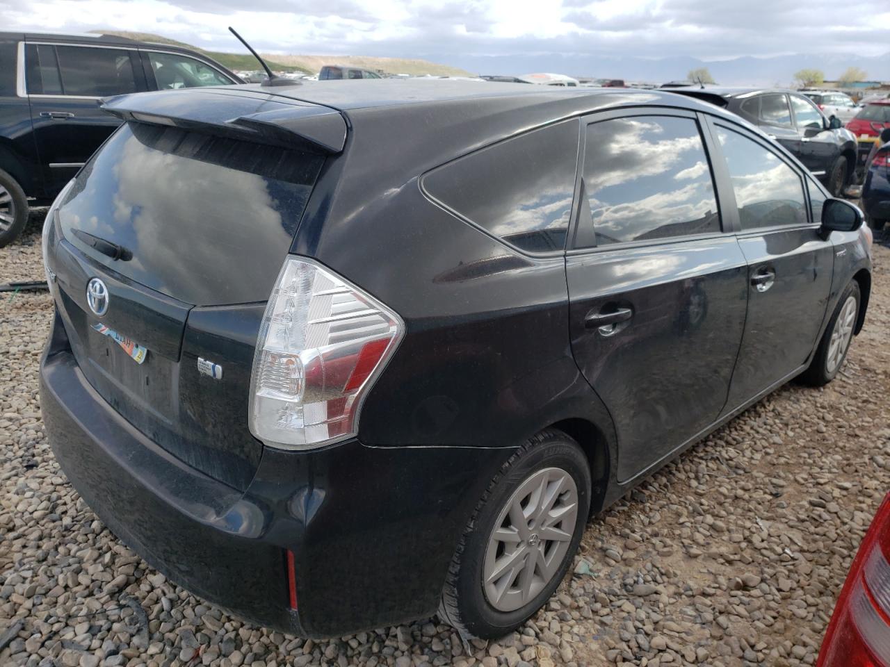 Photo 4 from auction – 2014 TOYOTA PRIUS V with VIN JTDZN3EU4E3301382
