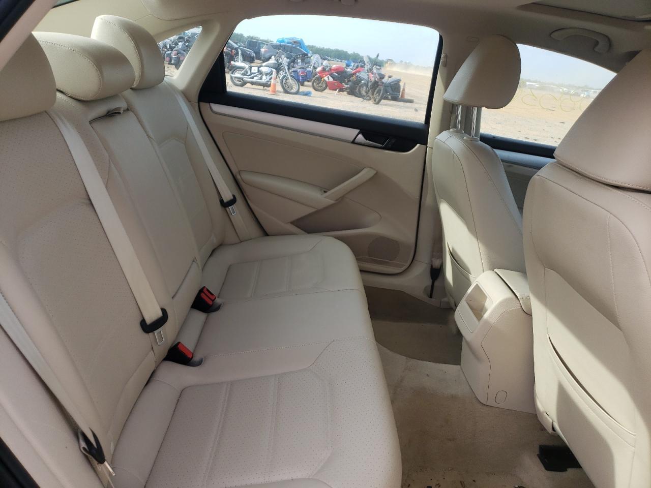 Photo 6 from auction – 2012 VOLKSWAGEN PASSAT SE with VIN 1VWBN7A34CC043879