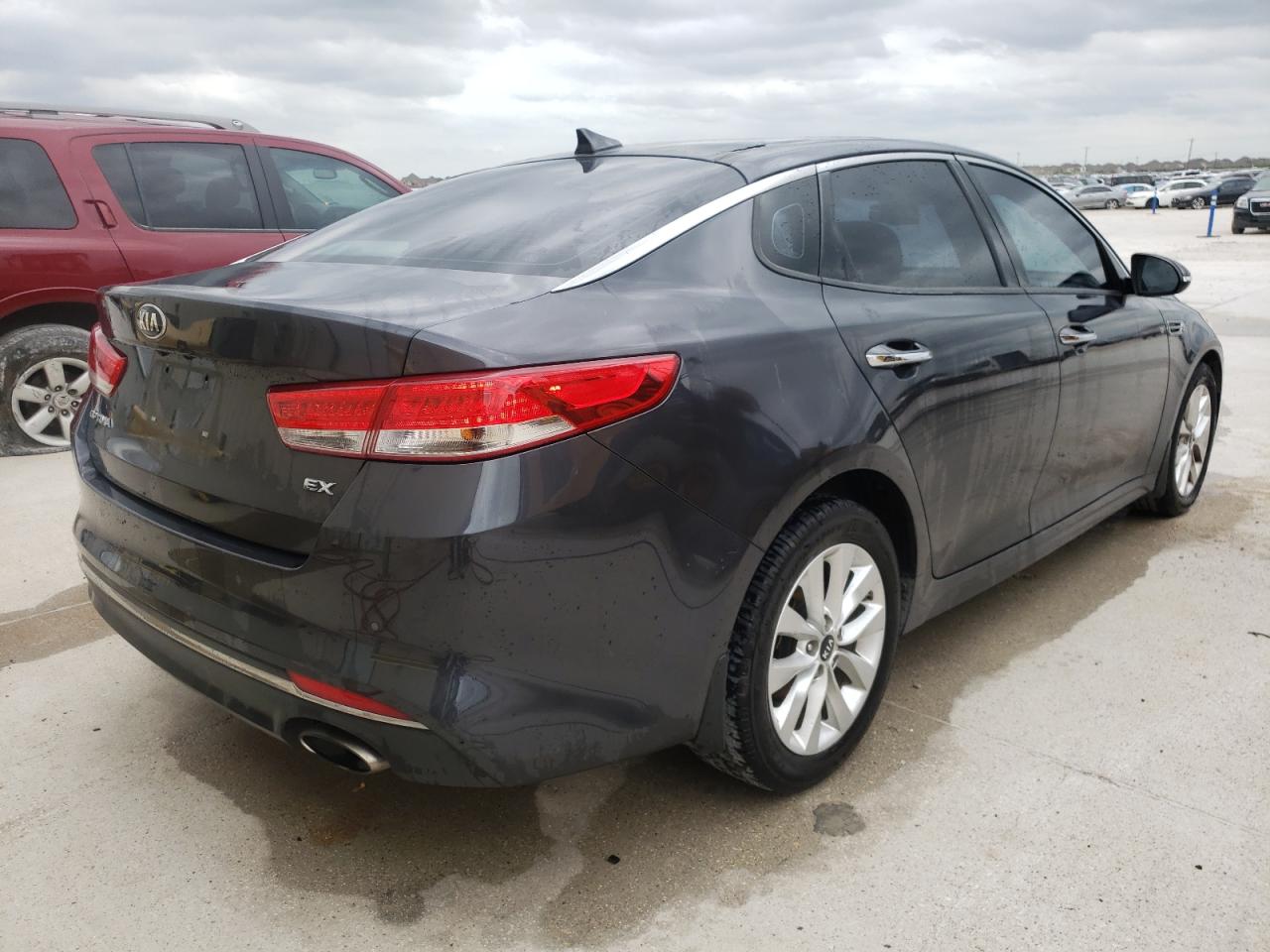 Photo 4 from auction – 2017 KIA OPTIMA EX with VIN 5XXGU4L34HG147934