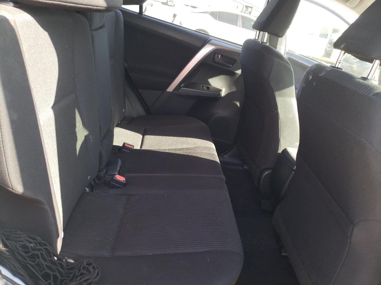 Photo 6 from auction – 2017 TOYOTA RAV 4 with VIN JTMZFREV1HJ700551