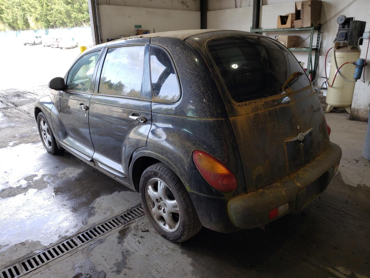Photo 3 from auction – 2002 CHRYSLER PT CRUISER with VIN 3C8FY68B42T228759