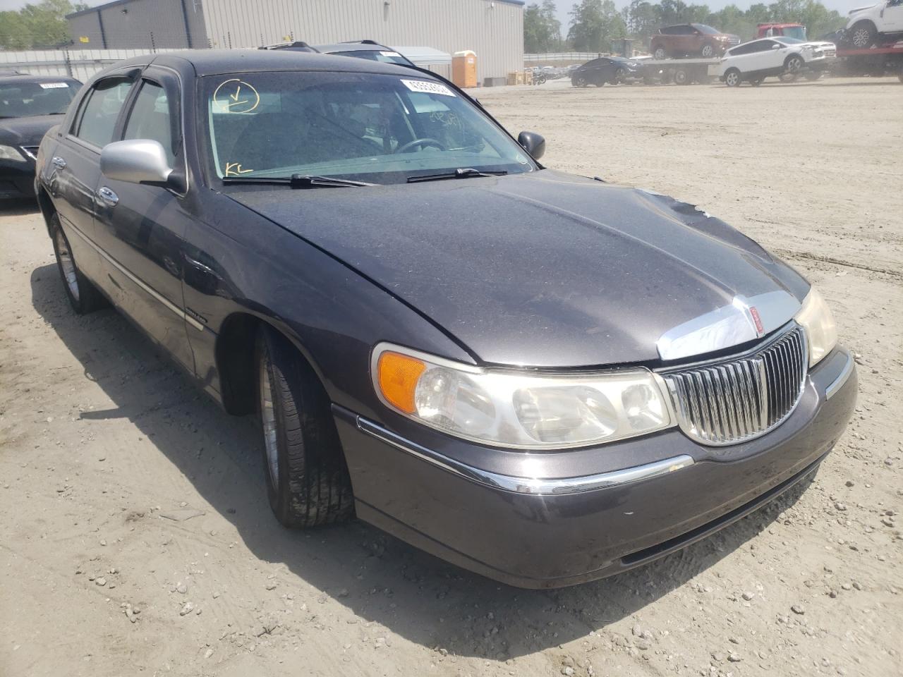 Photo 1 from auction – 2000 LINCOLN TOWN CAR E with VIN 1LNHM81W1YY846204