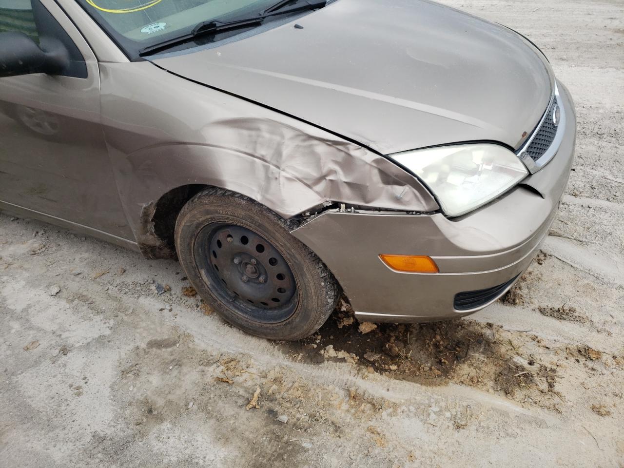 Photo 9 from auction – 2005 FORD FOCUS ZX4 with VIN 1FAFP34N55W208334