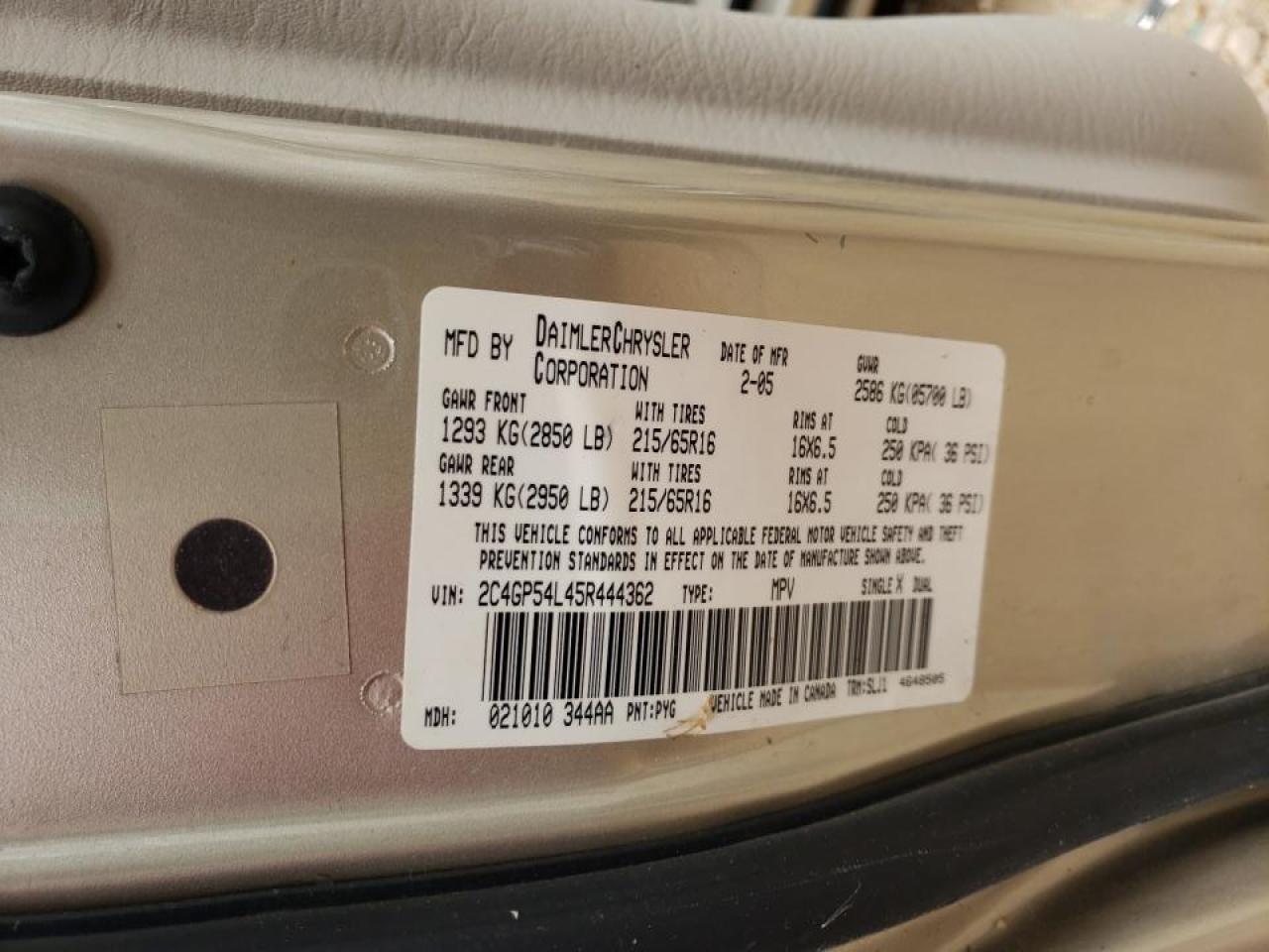 Photo 10 from auction – 2005 CHRYSLER TOWN & COU with VIN 2C4GP54L45R444362