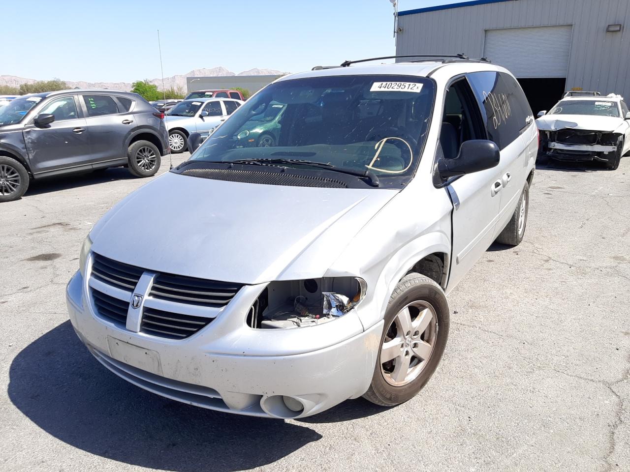 Photo 2 from auction – 2005 DODGE GRAND CARA with VIN 2D4GP44L75R128483