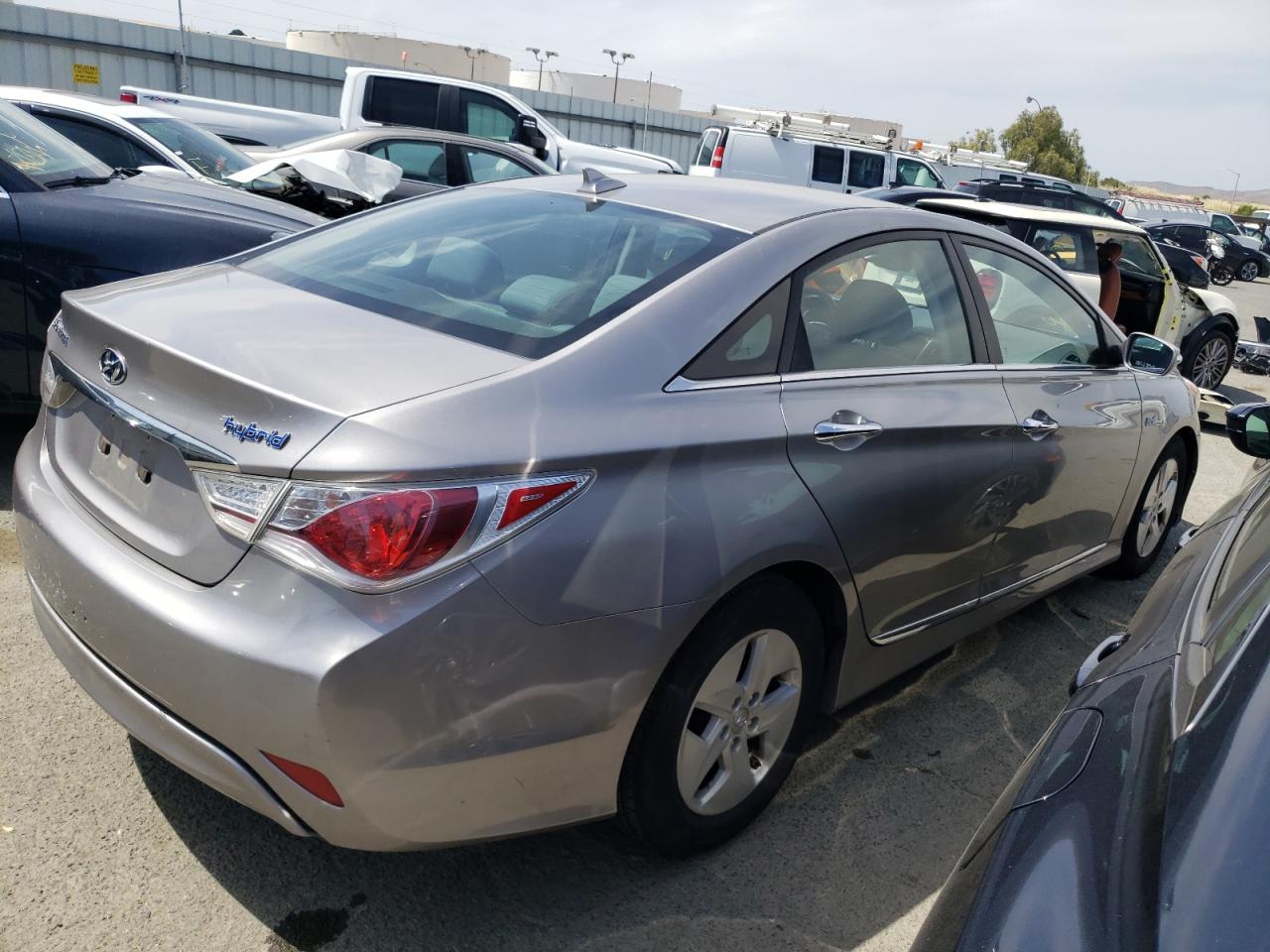 Photo 4 from auction – 2012 HYUNDAI SONATA HYB with VIN KMHEC4A45CA026867