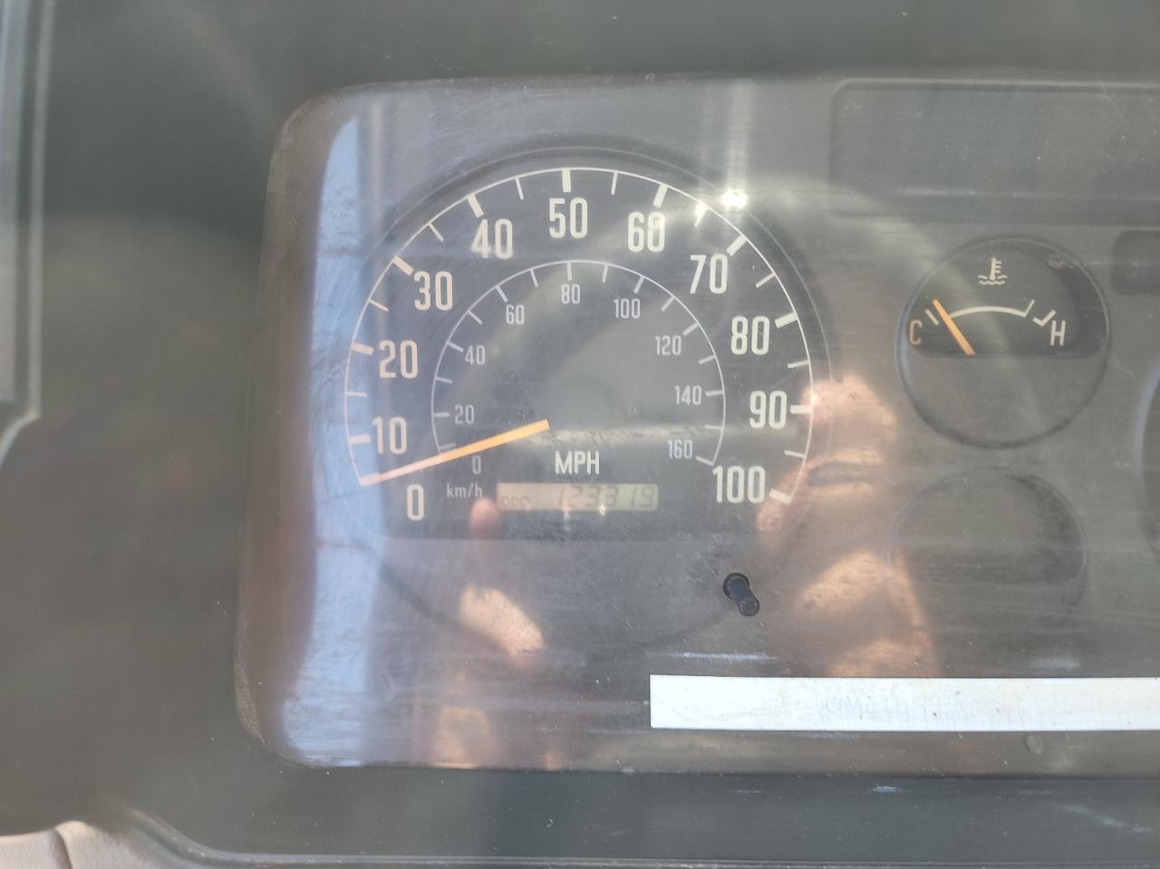 Photo 8 from auction – 2001 GMC 5500 W5504 with VIN J8DE5B14117900840