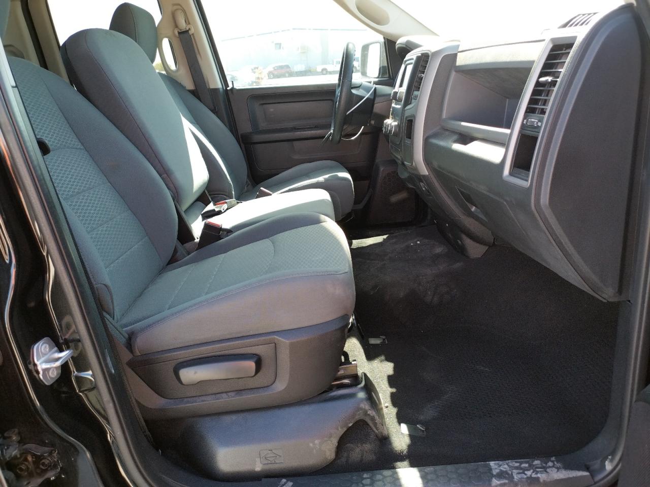 Photo 5 from auction – 2015 RAM 1500 ST with VIN 1C6RR6FT1FS779057