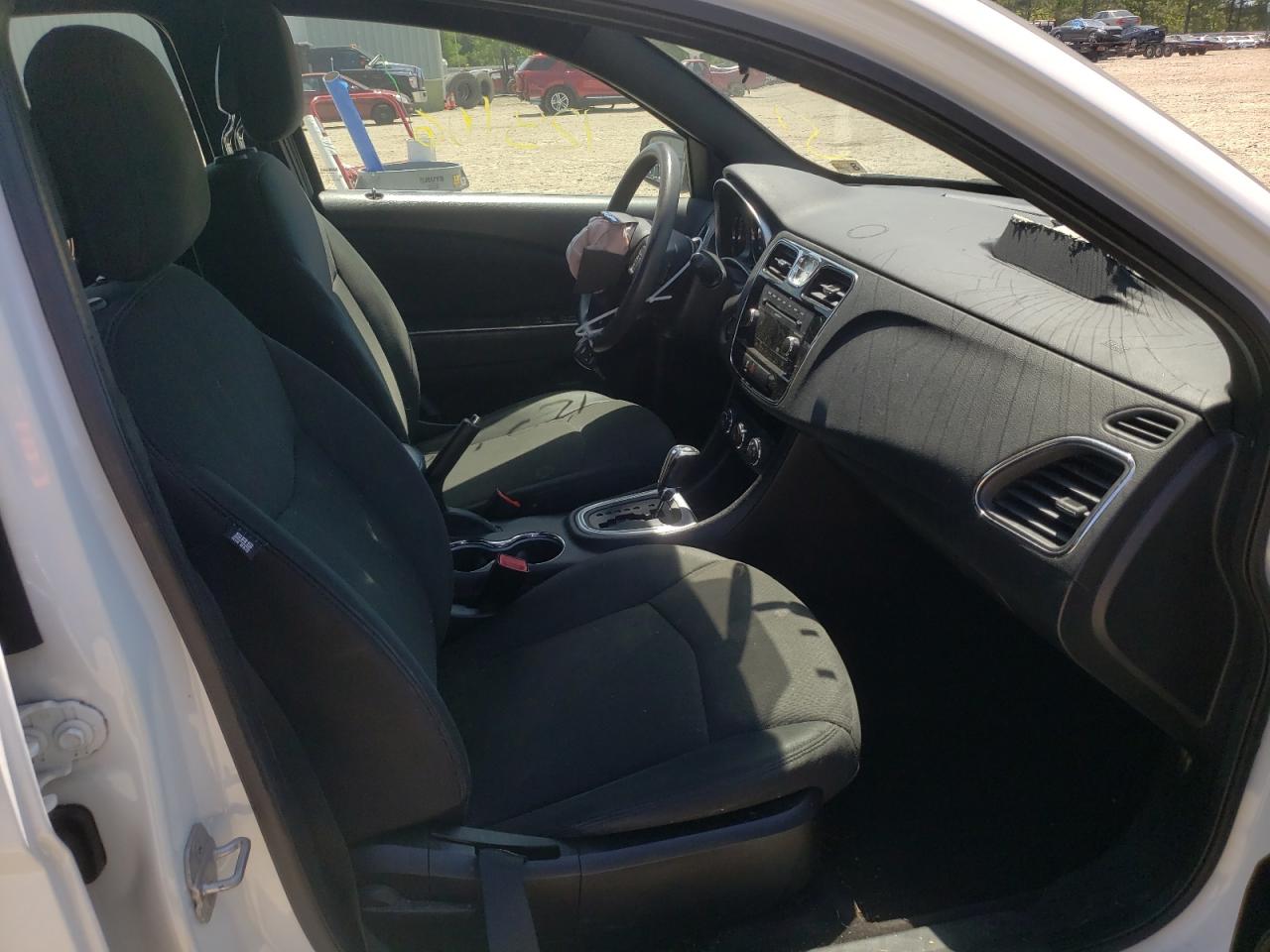 Photo 5 from auction – 2011 CHRYSLER 200 with VIN 1C3BC4FBXBN547626