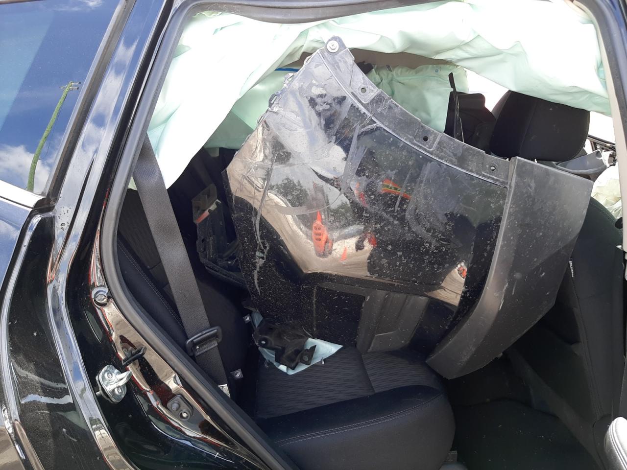 Photo 6 from auction – 2019 NISSAN ROGUE S with VIN 5N1AT2MT4KC835432
