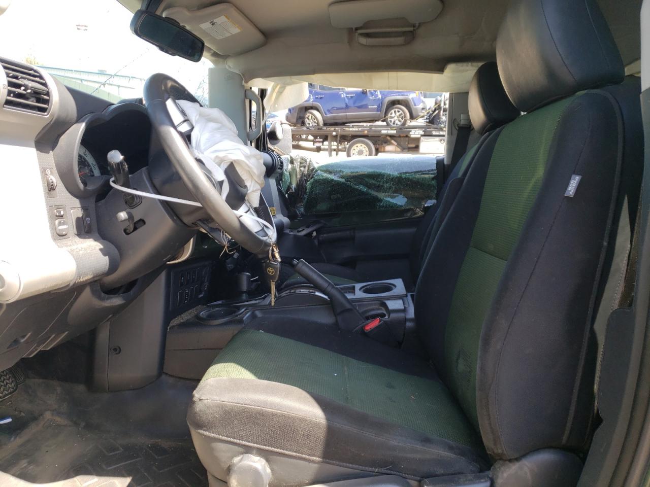 Photo 5 from auction – 2011 TOYOTA FJ CRUISER with VIN JTEBU4BF4BK114589