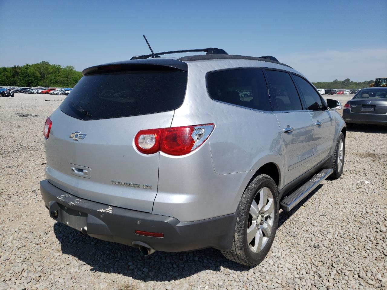 Photo 4 from auction – 2010 CHEVROLET TRAVERSE L with VIN 1GNLRHED8AS155809