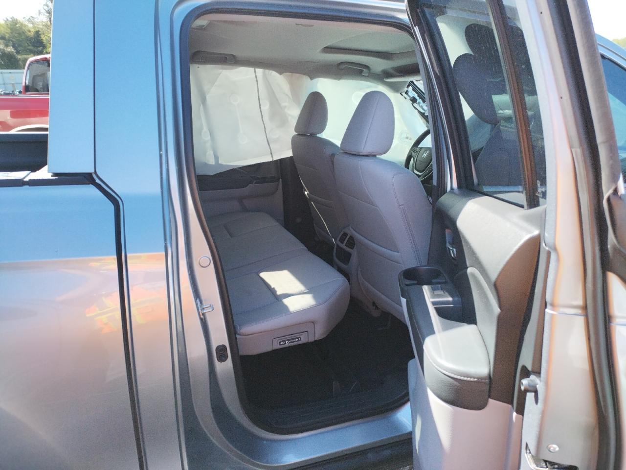 Photo 6 from auction – 2019 HONDA RIDGELINE with VIN 5FPYK3F50KB041015