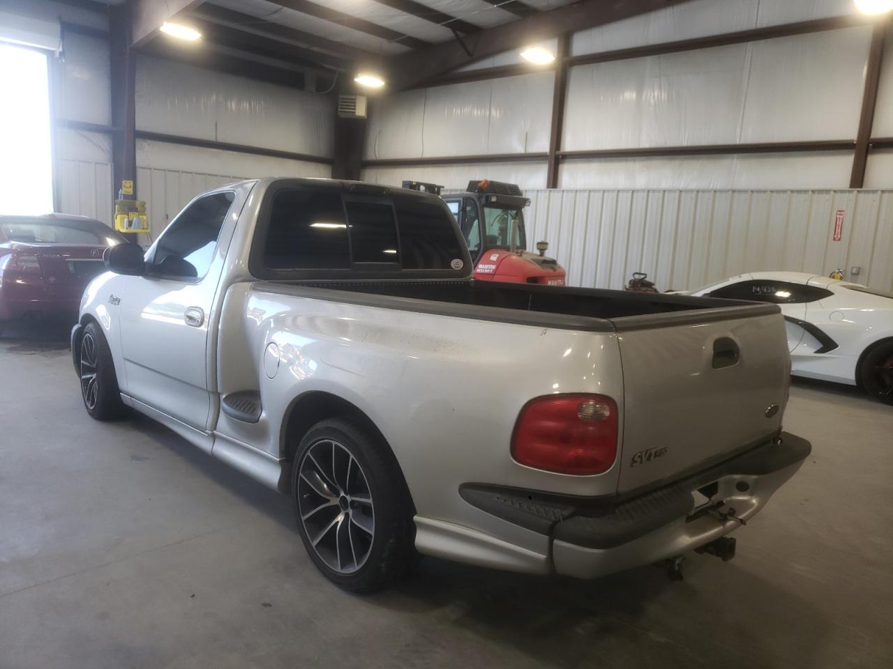 Photo 3 from auction – 2001 FORD F150 SVT L with VIN 2FTZF07331CA89322